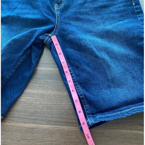 Calvin Klein Womens Bermuda Dark Wash Blue Stretch Denim City Short Size 8 EUC - Picture 10 of 11